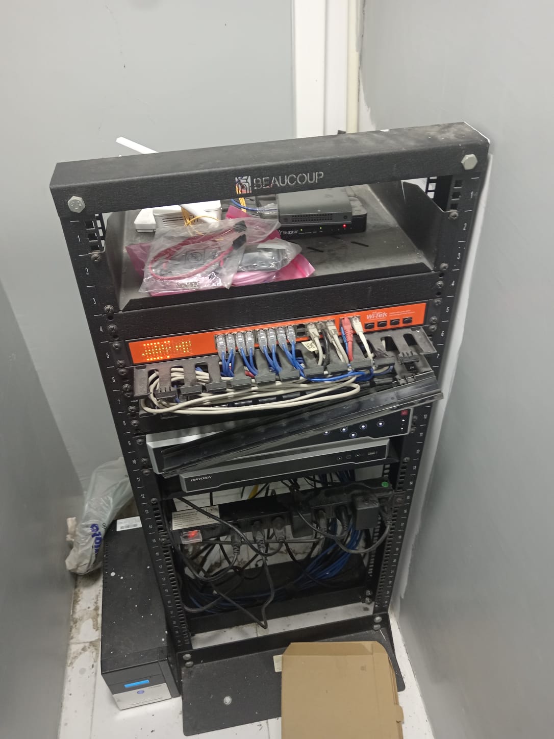 Rack de servidores y red